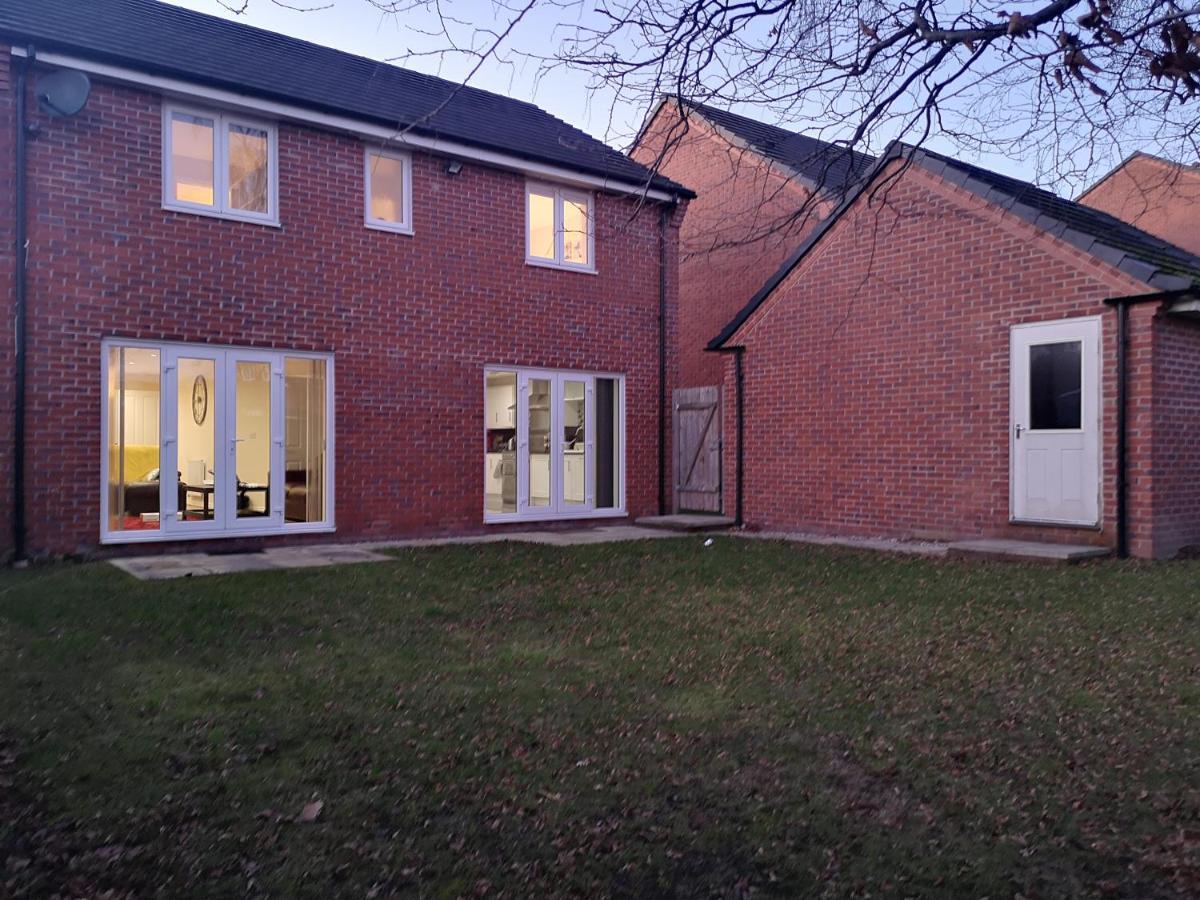 Nightingale Gardens - 4 Bed Detached House - Manchester Exterior photo